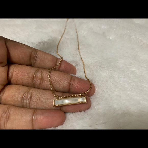 Kendra Scott Leanor Necklace. - Picture 2 of 3